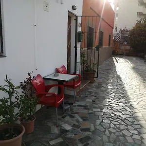 https://apartamento-carihuela-puerto-marina.hotelsinnerja.org